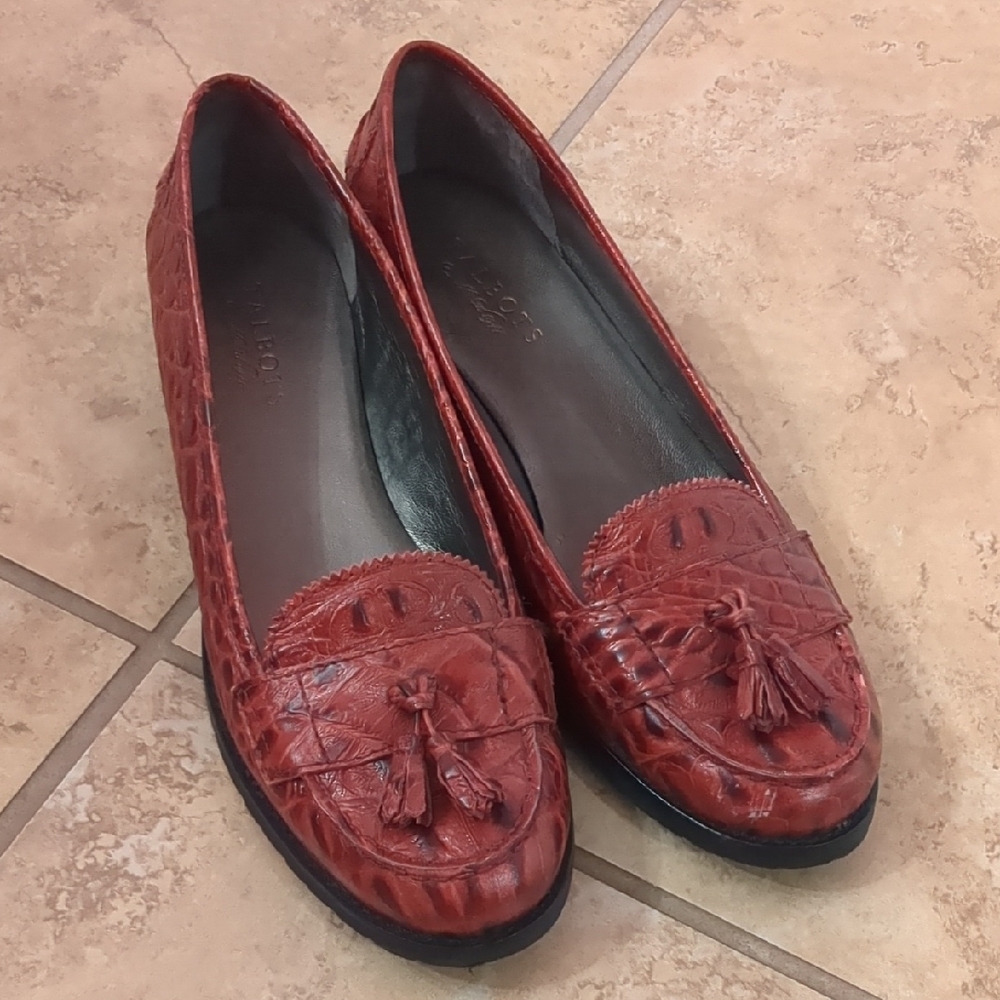 Red Crocodile Pattern Loafers